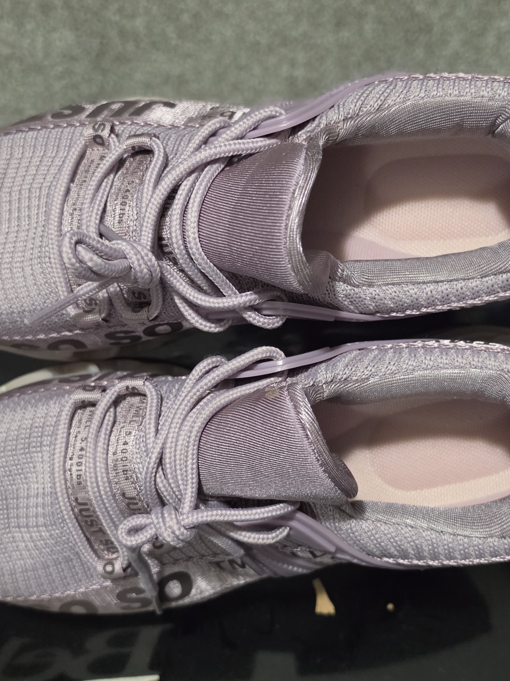 Women’s Lightweight Lace-Up Sneakers in Light Lavender